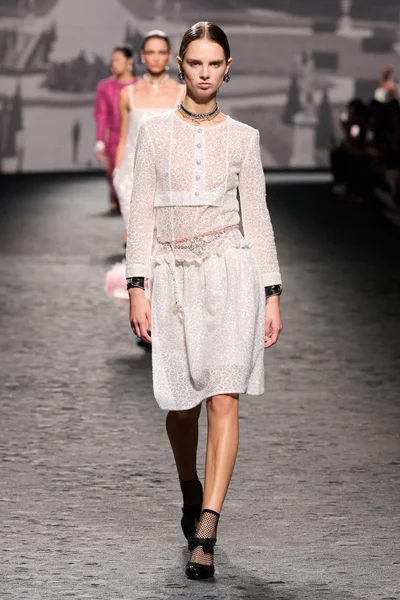 Look 54